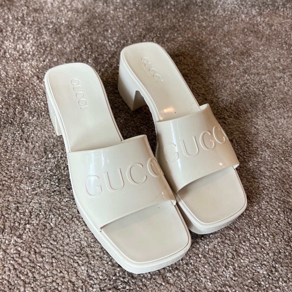 Gucci WOMEN'S RUBBER SLIDE SANDAL size 37